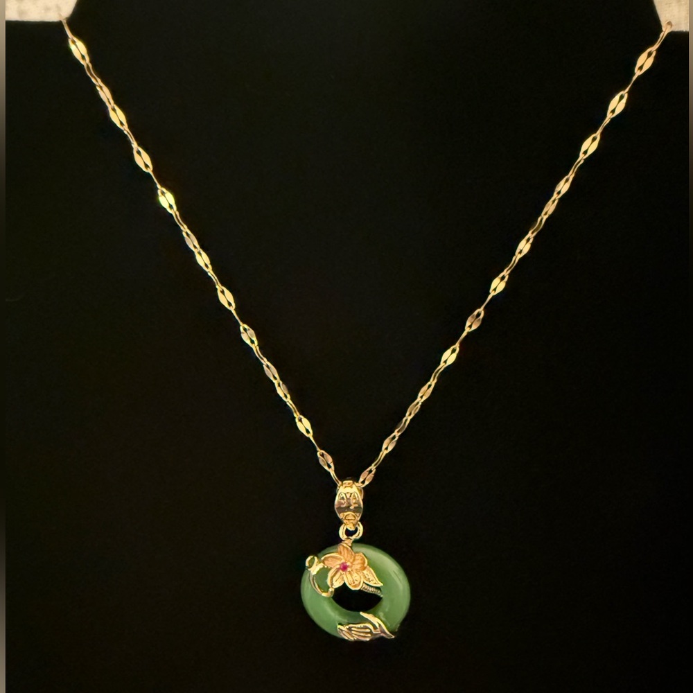 NWT Goldtone Stainless Steel Flower & Jade-Inspired Pendant Necklace - Picture 2 of 5